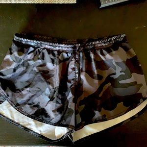 Old Navy camouflage athletic shorts sz medium